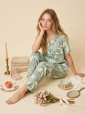 Kadın Yeşil Yaprak Desenli Önü Düğmeli Kısa Kollu Altı Uzun Cepli Premium Pamuklu Dokuma Kumaş Pijama Takım